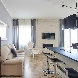  Appartamento Elegant & Spacious - 30 Min From Venice - King Beds!